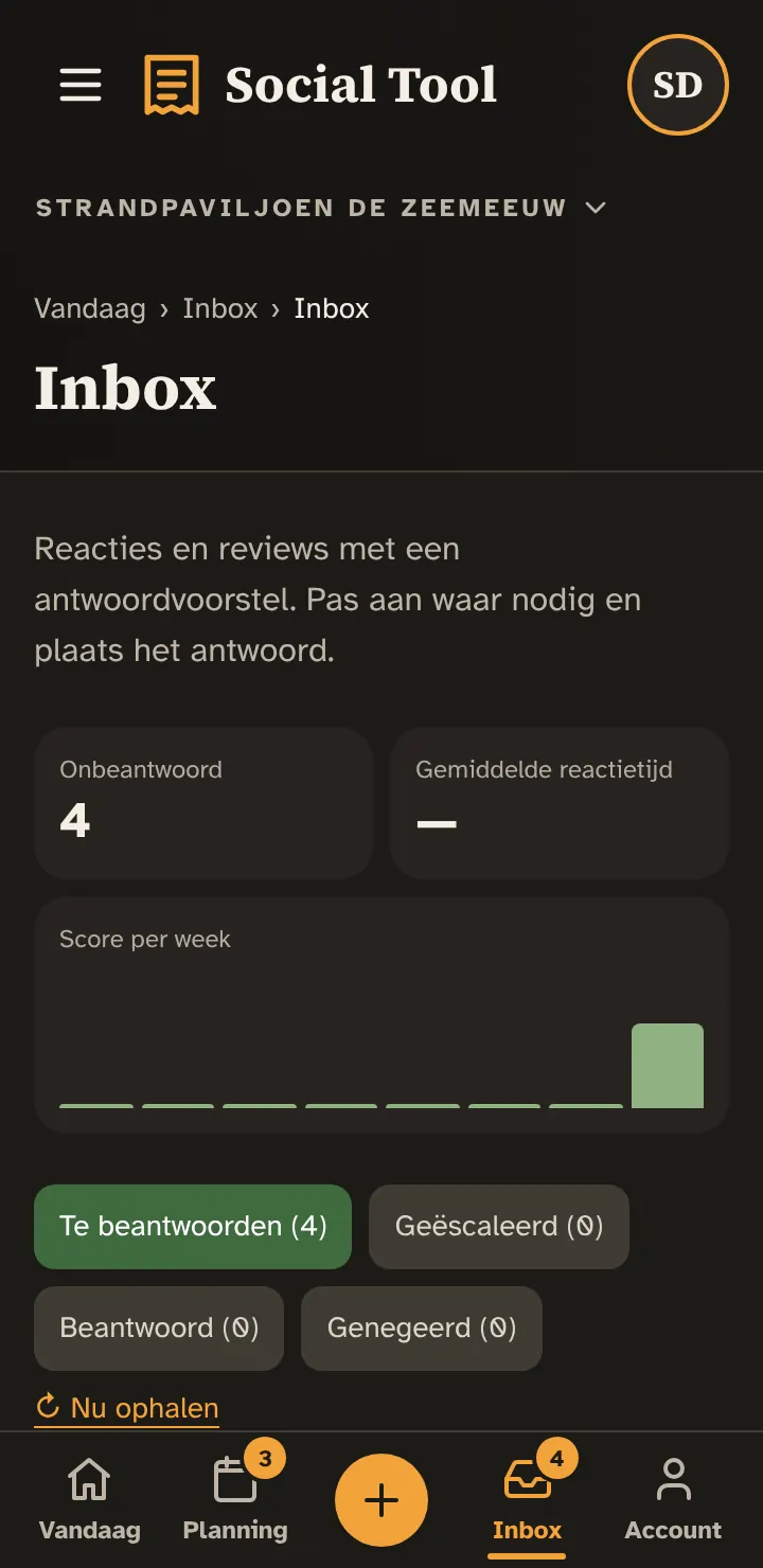 Inbox met een reactie en een voorgesteld antwoord